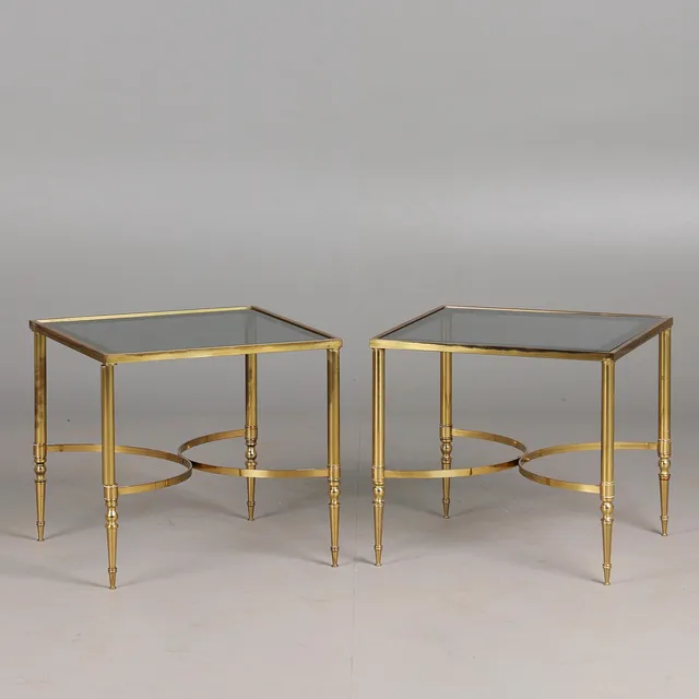 Zwei Beistelltische / Couchtische, Messing, Rauchglas, 1960er/70er Jahre, Frankreich (2).
