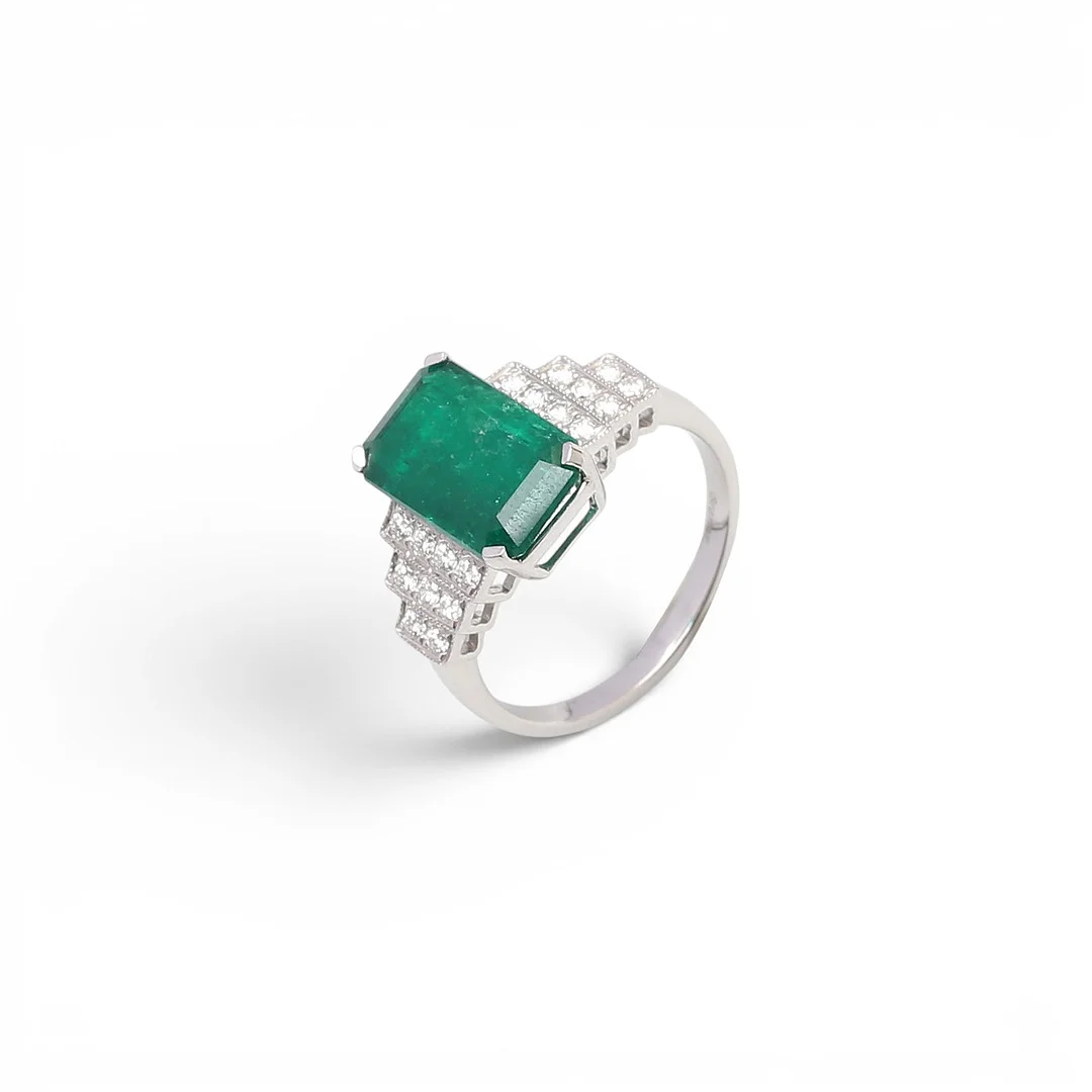 Emerald and diamonds ring. — Rings — Balclis