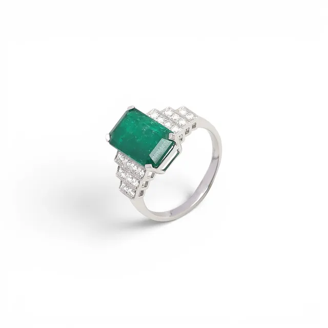 Emerald and diamonds ring.