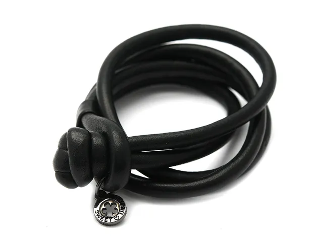 OLE LYNGGAARD, läderarmband, till Sweet Drops, design Charlotte Lyngaard, längd 36 cm, originaletui.