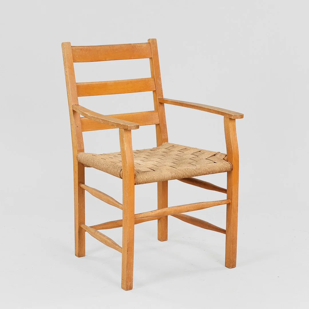 Armstol af massiv bøgetræ med sæde i papirflet, dansk møbelfabrikant, 1900-tallets midte. — Armchairs & Chairs — Palsgaard Kunstauktioner