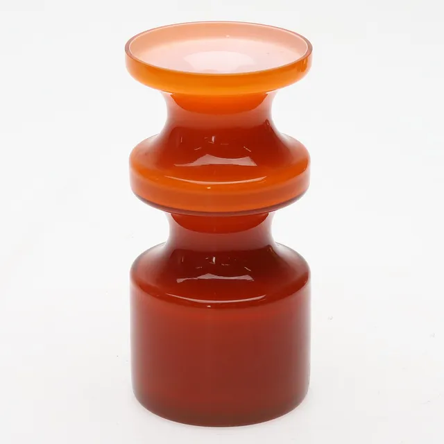 PER OLOF STRÖM. VAS, glas Alsterfors, orange. Etikettmärkt.