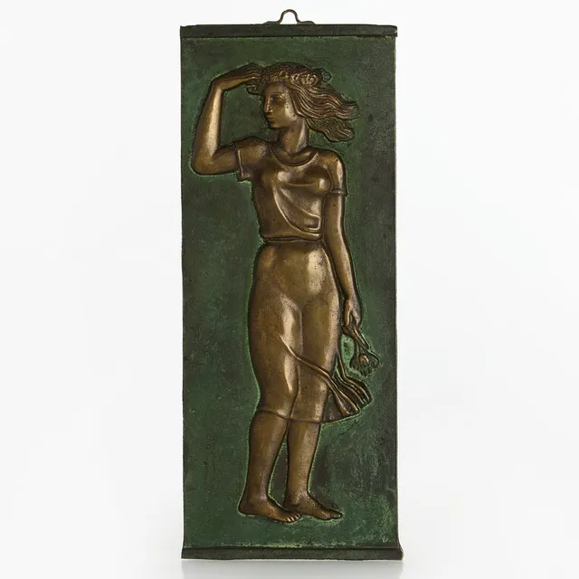 OSCAR ANTONSSON (1898-1960). Relief, patinerad brons, kvinna med blomster, Ystad Brons, 1930-tal. Swedish Grace.