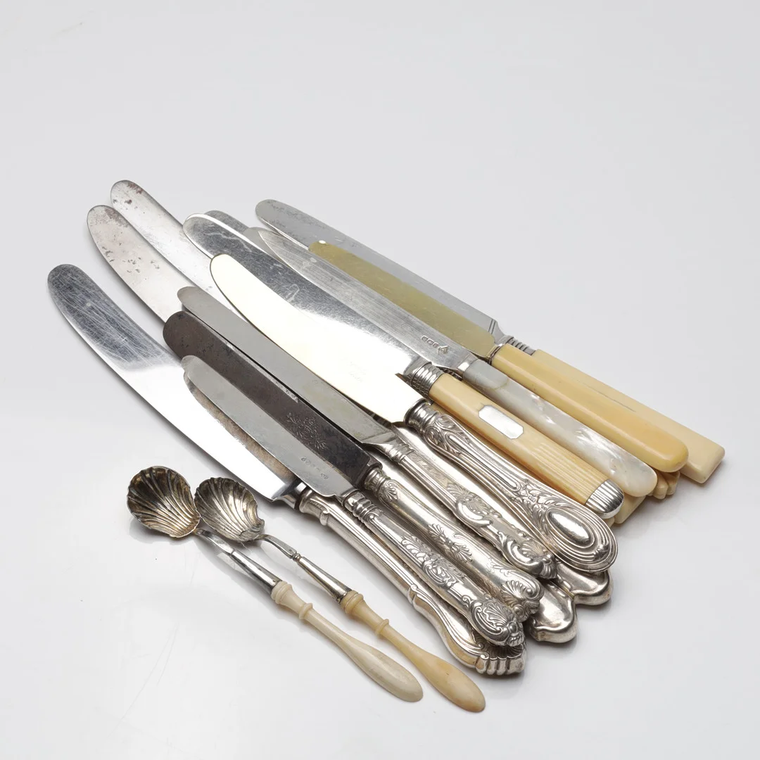 BESTICK, 16 st delar, silver. Totalvikt inklusive metallblad samt plastskaft 622 g. — Silver — Gomér & Andersson Nyköping