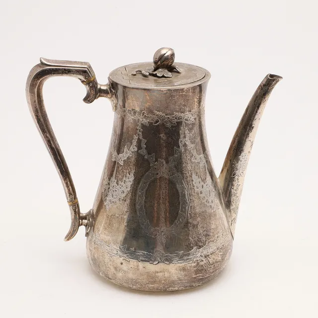 A VICTORIAN ENGRAVED COFFEE POT.