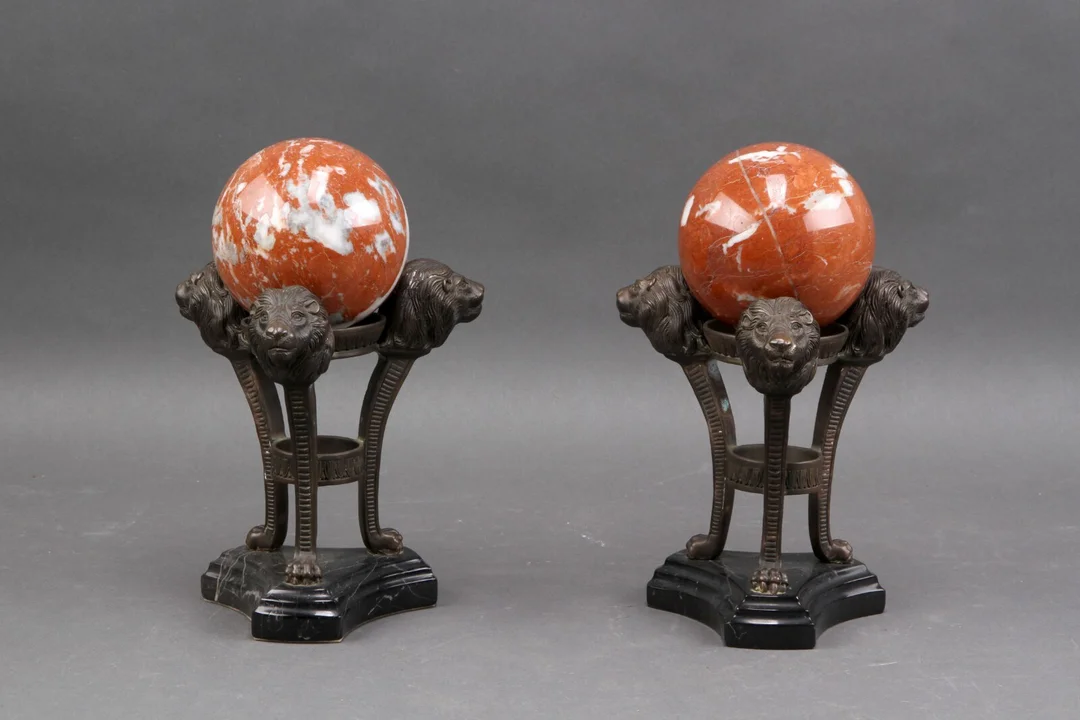 To prydopsatser af patineret bronze, 1900-tallet (2) — Silver, bronze, copper and pewter/Bronze, copper, brass, pewter — Lauritz