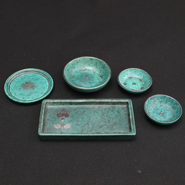 WILHELM KÅGE. Fat/skålar, 5 delar, stengods med silverdekor, "Argenta", Gustavsberg.