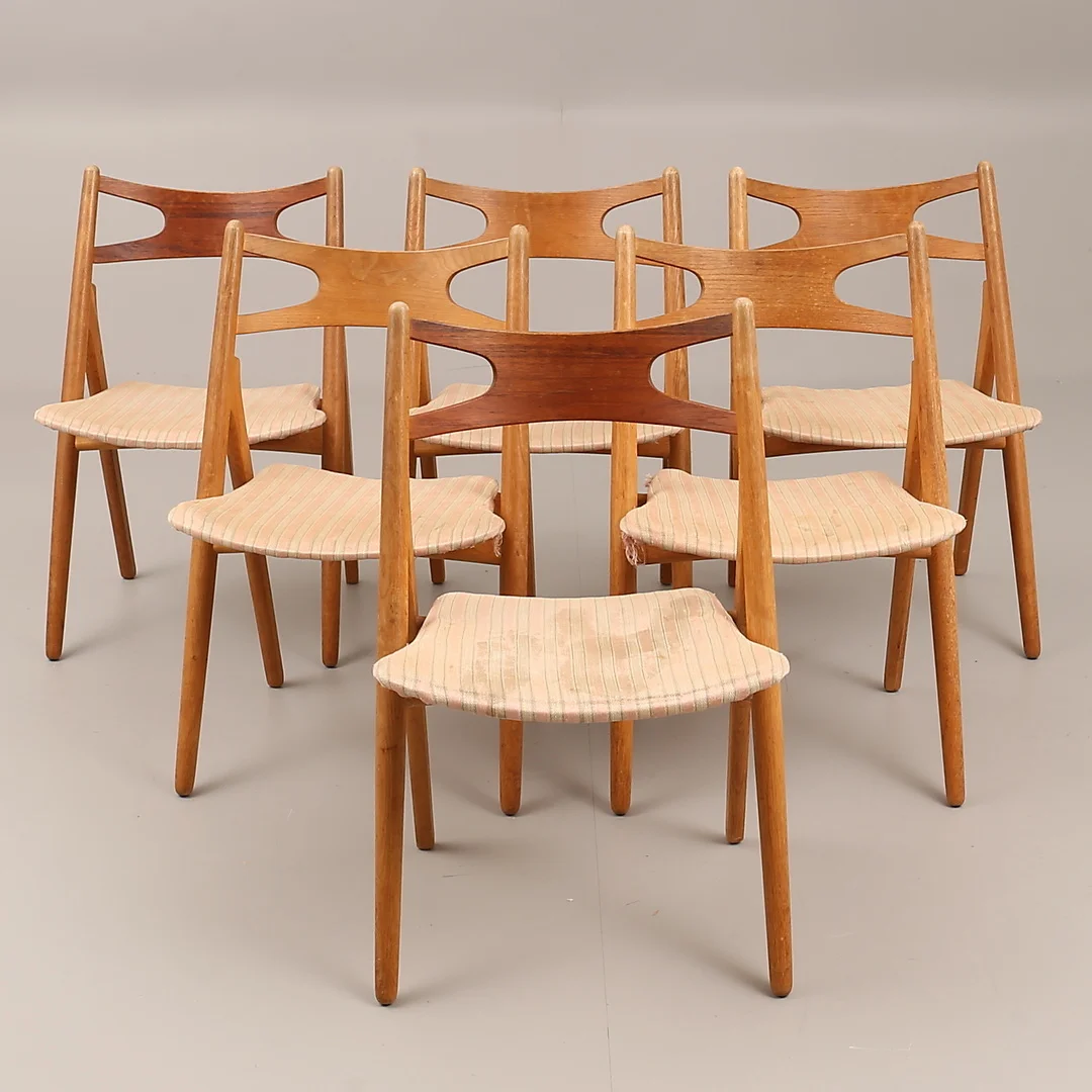 HANS J WEGNER, stolar, 6 stycken, teak, "Savbukkestolen", Danmark för Carl Hansen & Son, 1950/60-tal. — Armchairs & Chairs — RA Auktionsverket Norrköping