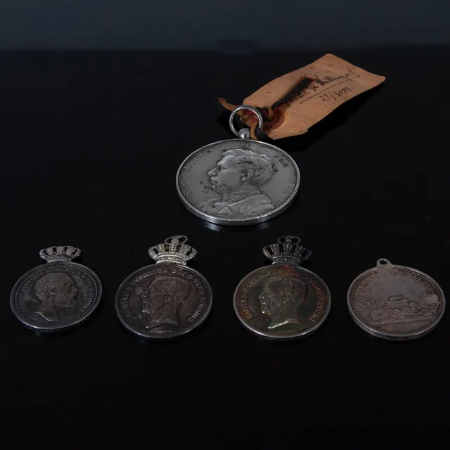 KUNGLIGA MEDALJER I SILVER - 5 stycken, vikt 131 gram.