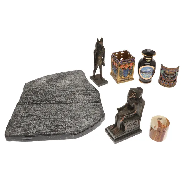 A SMALL QUANTITY OF 20TH CENTURY EGYPTIAN ITEMS.