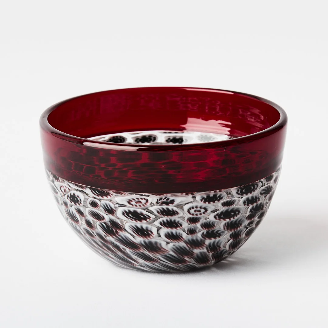 RICCARDO LICATA. Skål, Venini, 1950-tal, murrinteknik i rött och vitt. — Utility glass — Stockholms Auktionsverk Fine Art