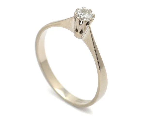 ENSTENSRING, 18K vitguld, briljant ca 0,16 ct, ca TW/VS, stl 16,5 mm, vikt 1,8 g.