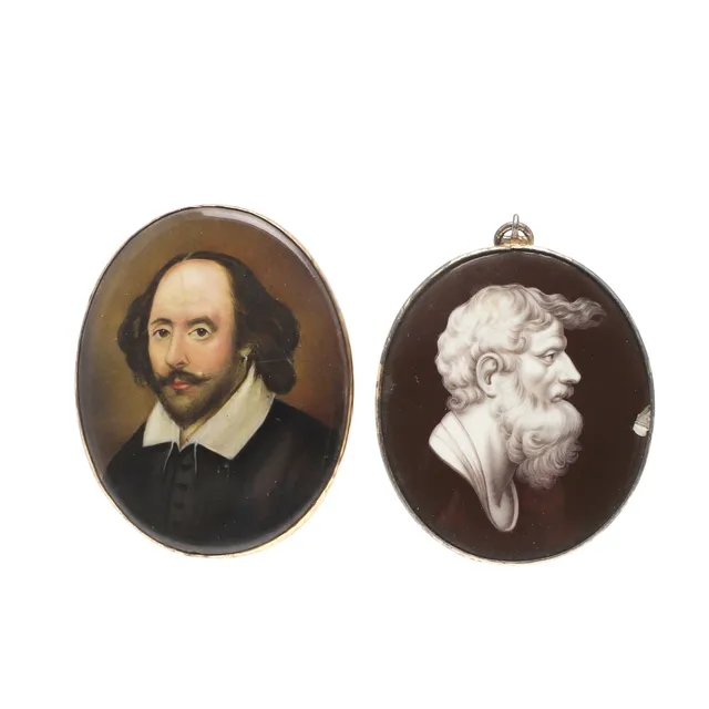 AN ENAMEL PORTRAIT MEDALLION OF A PHILOSOPHER.