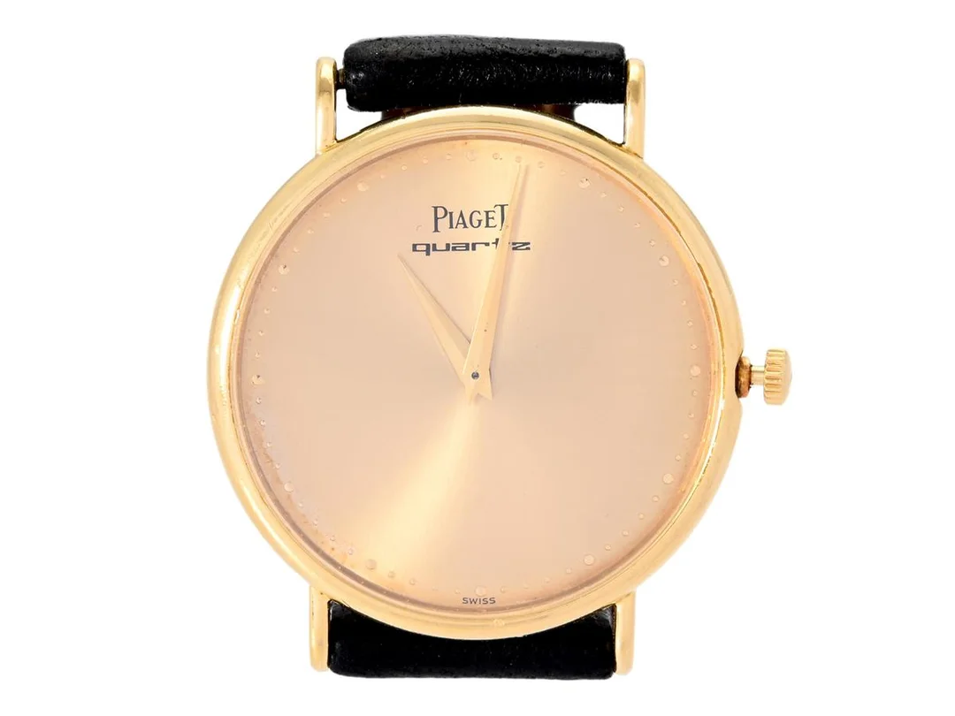 PIAGET, unisex, 30 mm, Cal 857P, Verk nr. 9800862, Boett nr. 8025/401626, 18K guld, quartz, safirglas, skadad urtavla, defekt ställaxel, läderband, ca 1990, tygpåse. — Klockor/Piaget — Kaplans