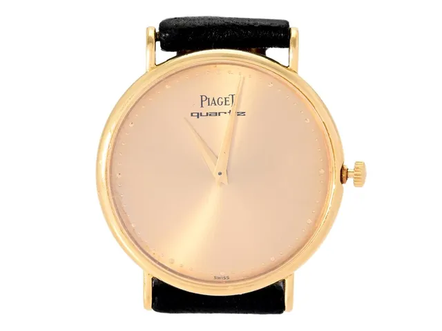 PIAGET, unisex, 30 mm, Cal 857P, Verk nr. 9800862, Boett nr. 8025/401626, 18K guld, quartz, safirglas, skadad urtavla, defekt ställaxel, läderband, ca 1990, tygpåse.