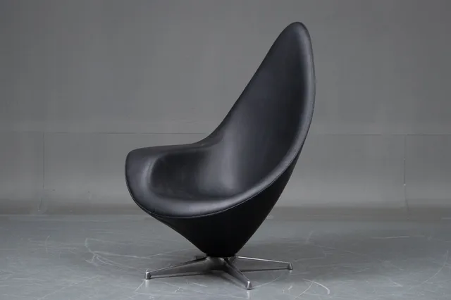 Erik Magnussen. Lounge chair, Model Plateau, in black leather