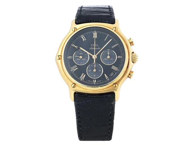 EBEL, 1911 Chronograph, "El Primero", Cal 134 (Zenith 40.0), Serie nr. 64100662, Ref nr. 8134901, kronograf, herrur, 38 mm, 18K guld, automatisk, safirglas, datum, OBS: skruv som håller bandet utbytt (stål), integrerat läderband, viklås i 18K guld, ca 1986, box (ej komplett), ytterkartong (skadad).
