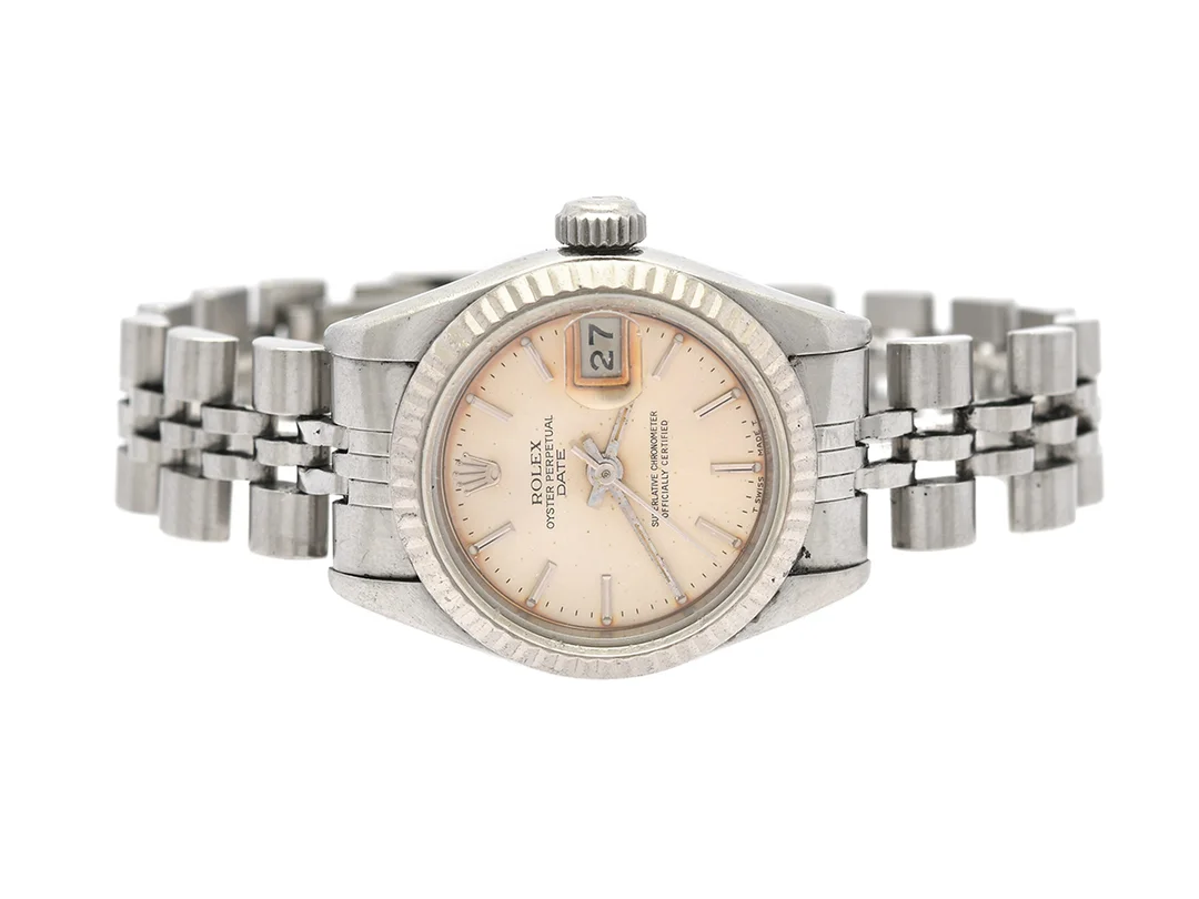 ROLEX, Oyster Perpetual, Datejust, Chronometer, Ref nr. 69174, Serie nr. 7652185, Cal 2135, Verk nr. 091101, Boett nr. 69000A, damur, 26 mm, stål/vitguld, automatisk, safirglas (nagg/repor), datum, utbytt urtavla (Date), skadad urtavla, defekt, Jubileelänk (skadad, se fördjupad info), viklås, Ref nr. 62510 D-F/568, ca 1983. — Klockor/Rolex — Kaplans