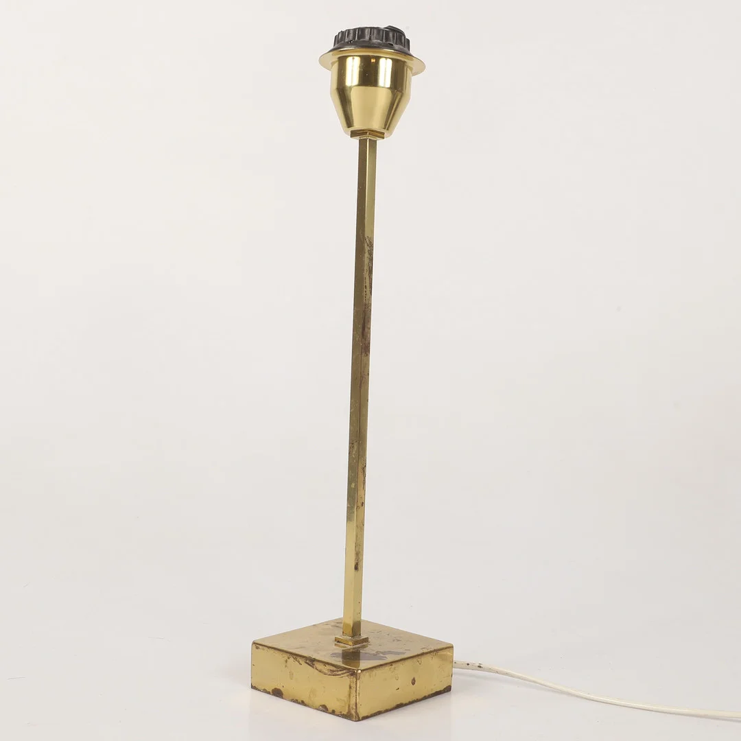 BORDSLAMPA, mässing, märkt L.R. — Table Lamps — Helsingborgs Auktionskammare
