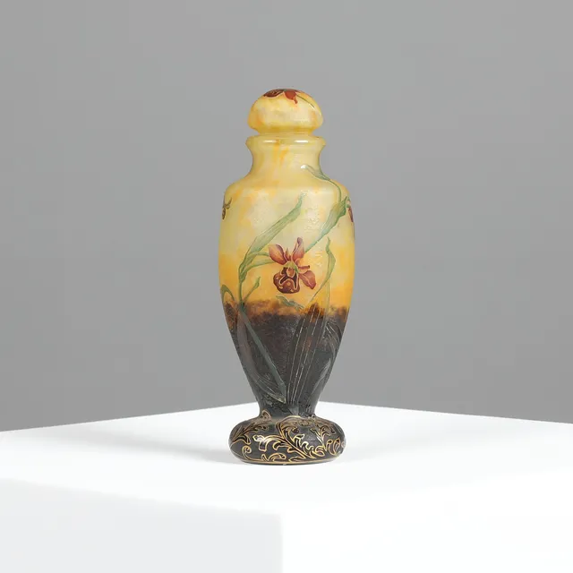 DAUM NANCY. "Orchidées" flakon af camé-glas med orkidéer, 1890'erne.