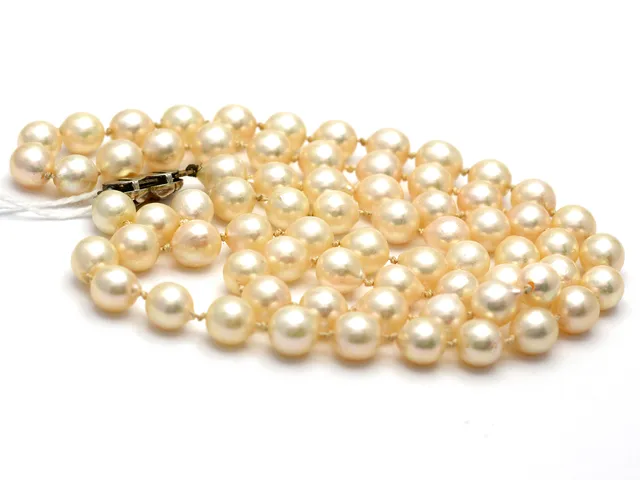 Pärlcollier, odlade, 66cm, lås S835 saknar pärla