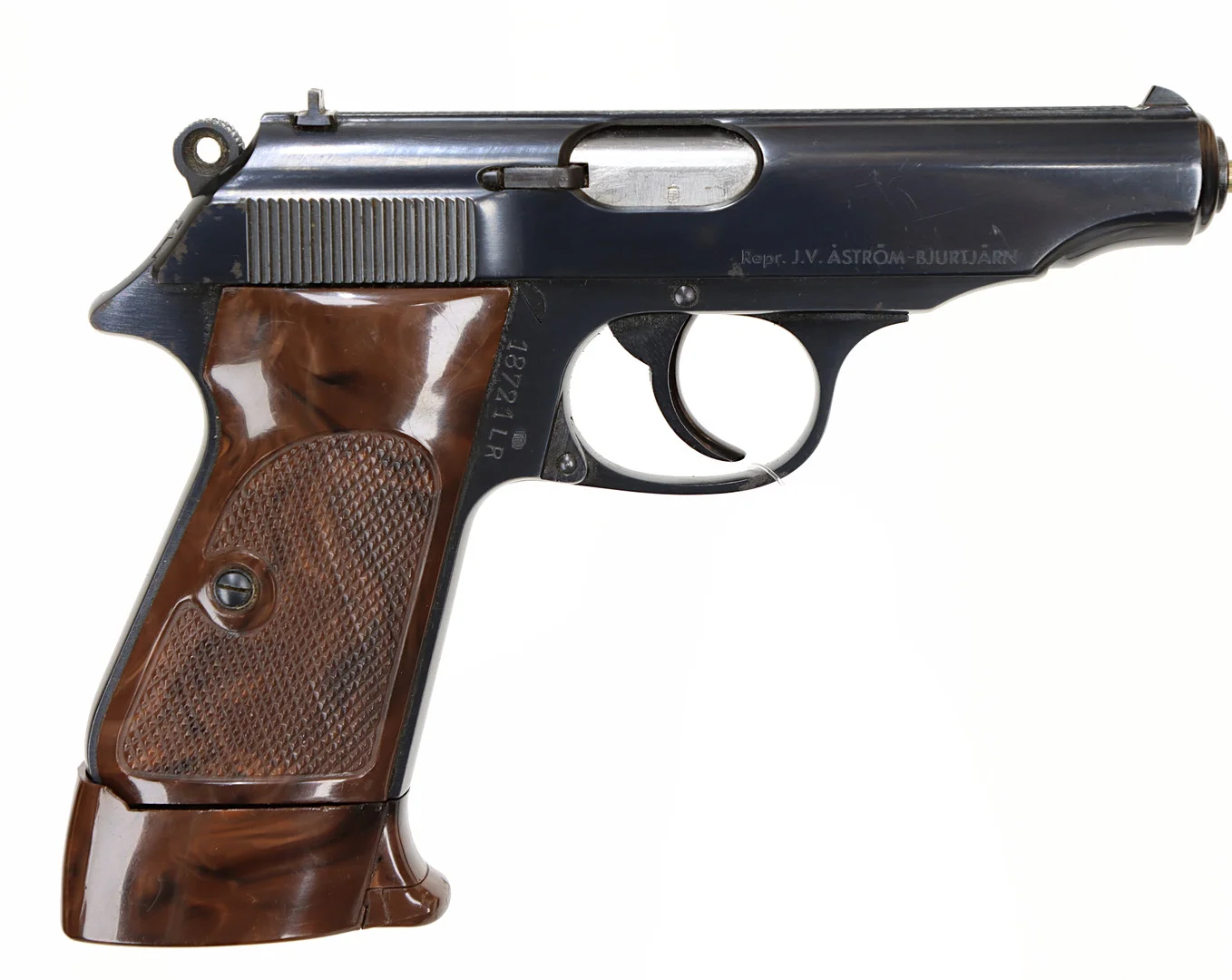 PISTOL, Halvautomatisk, fabrikat Manurihn, modell PP, kaliber .22LR, tillv.nr 18721LR, se-nr SE2045843. — Pistols — Walter Borg