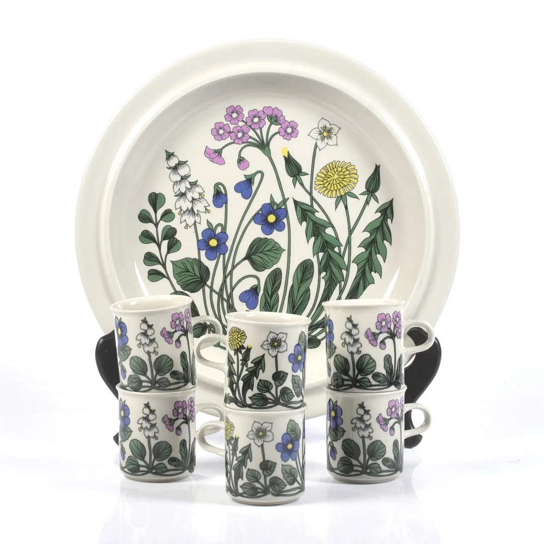 ESTERI TOMULA. Kaffekoppar och fat, 7 delar, "Flora", Arabia, Finland. — European — Stadsauktion Sundsvall