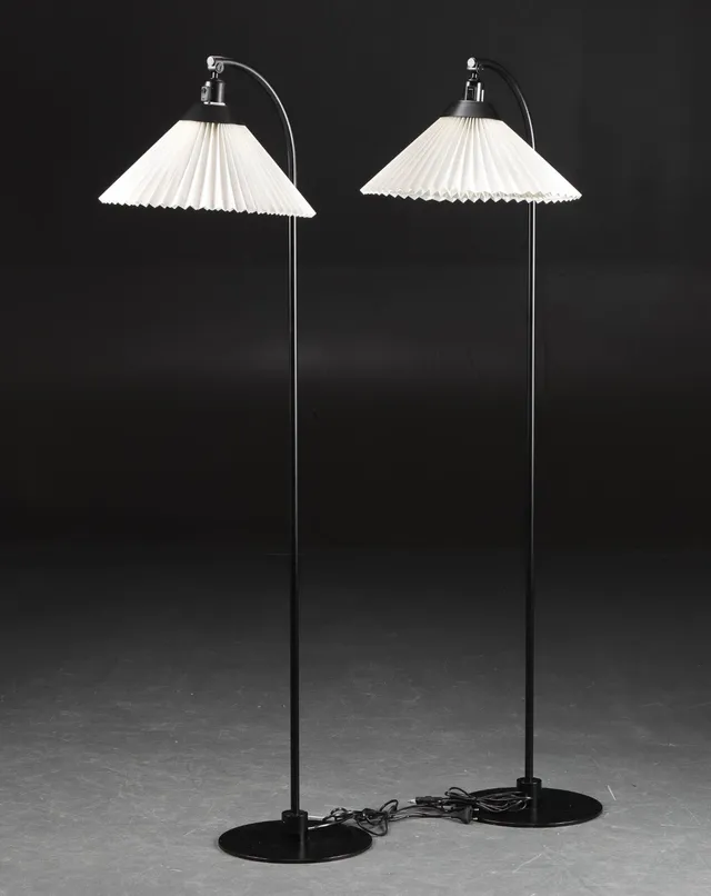 Flemming Agger for Le Klint. Par gulvlamper / standerlamper, model 368 (2)