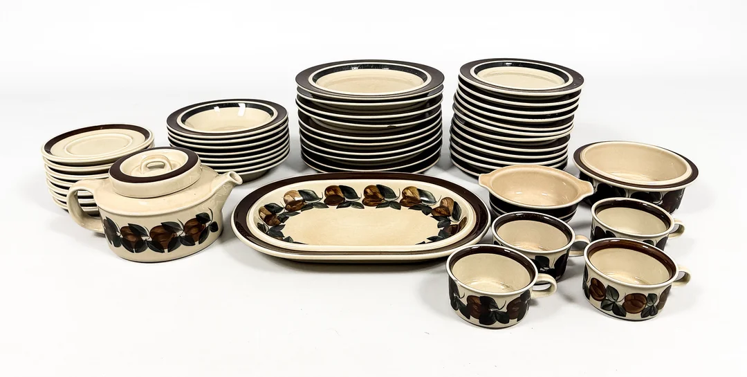 ULLA PROCOPÉ. SERVISDELAR, 45 delar, "Ruija", Arabia, Finland. — Tableware — Auktionshuset STO Bohuslän