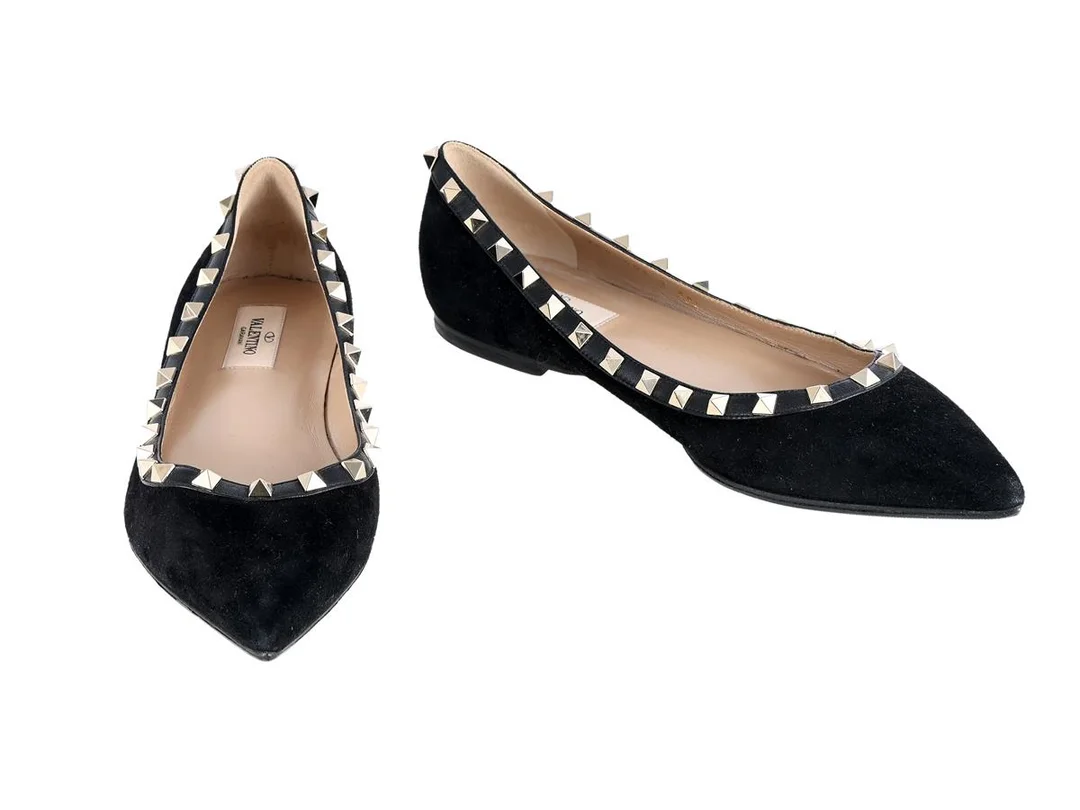 SKOR, VALENTINO, Rockstud ballerina, svart mocka, läder, guldfärgade nitar, stl 39½, omsulade. — Kläder/Skor — Kaplans