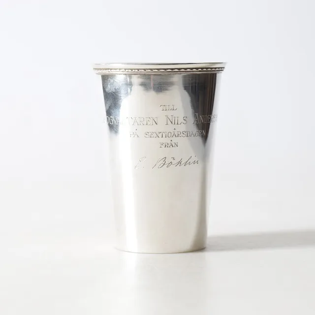 POKAL, silver, Guldsmedsaktiebolaget, Stockholm, 1945. Totalvikt ca 231 gram.