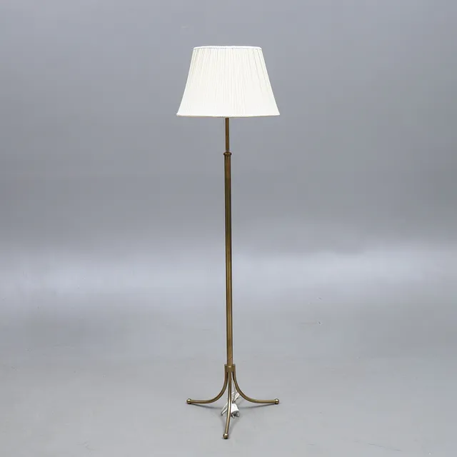 JOSEF FRANK. Golvlampa, modell 2326, Firma Svenskt Tenn.