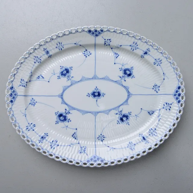 MUSSELMALET, uppläggningsfat, nr 1147, helblond, Royal Copenhagen, Danmark.
