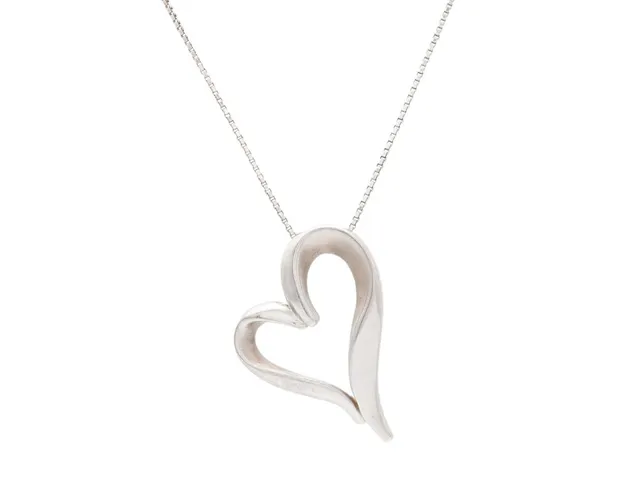 HÄNGE MED KEDJA, sterlingsilver, venezialänk, hjärta, längd 42 cm, vikt 6,6 g.