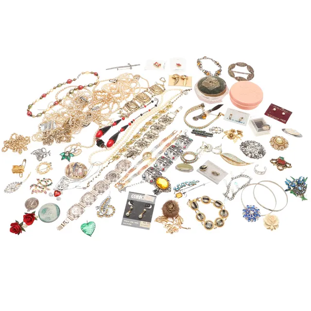 A QUANTITY OF COSTUME JEWELLERY ETC.