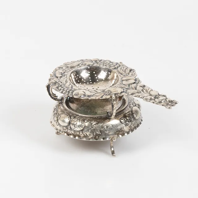 AXEL LARSSON. Tesil med ställ, Helsingborg, 1916, silver.