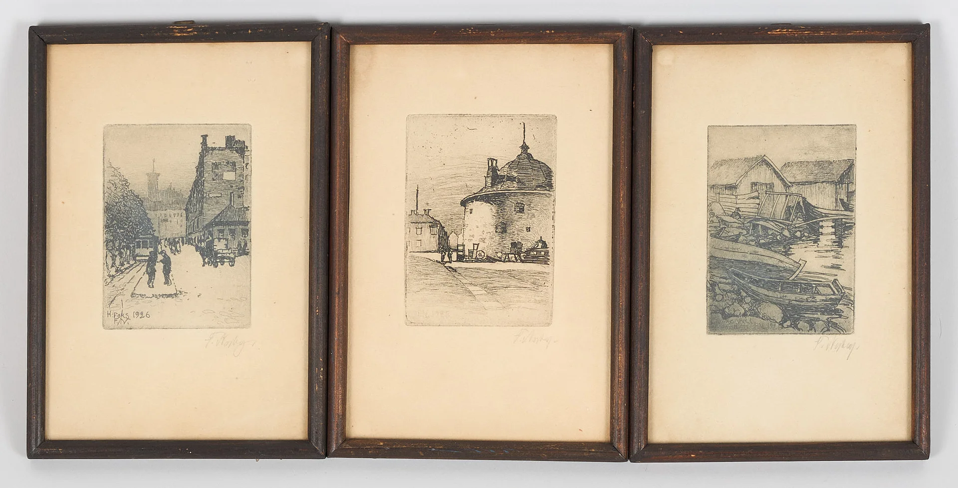 FRANS NYBERG. Etsningar, 3 st. Signerade samt i plåten daterade. Wiborg vy 1925, Helsigfors 1926, Fiskebodar 1926. — Engravings & Prints — Stockholms Auktionsverk Helsinki