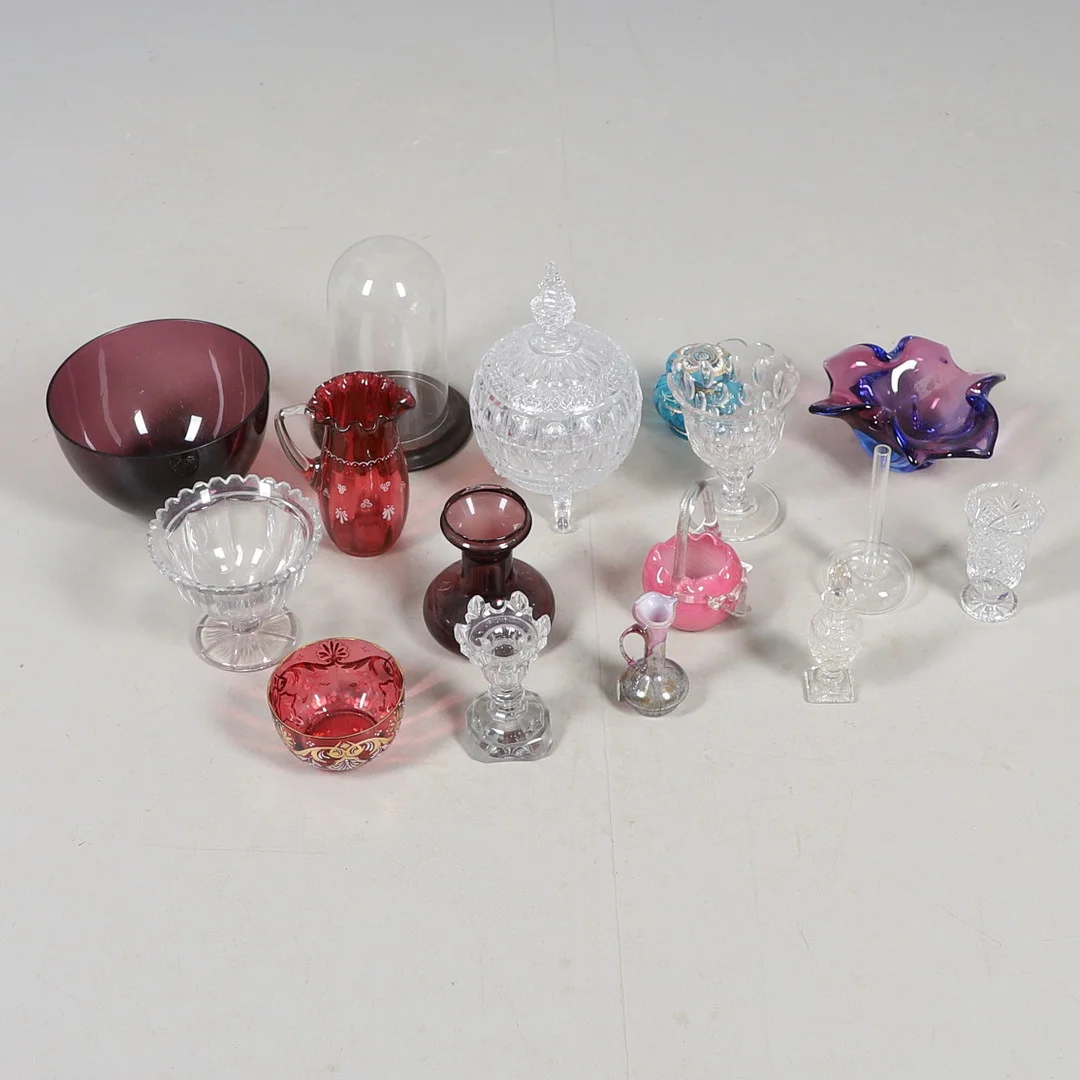 CUT GLASS & OTHER GLASS ITEMS. — Art glass — Lawrences Auctioneers