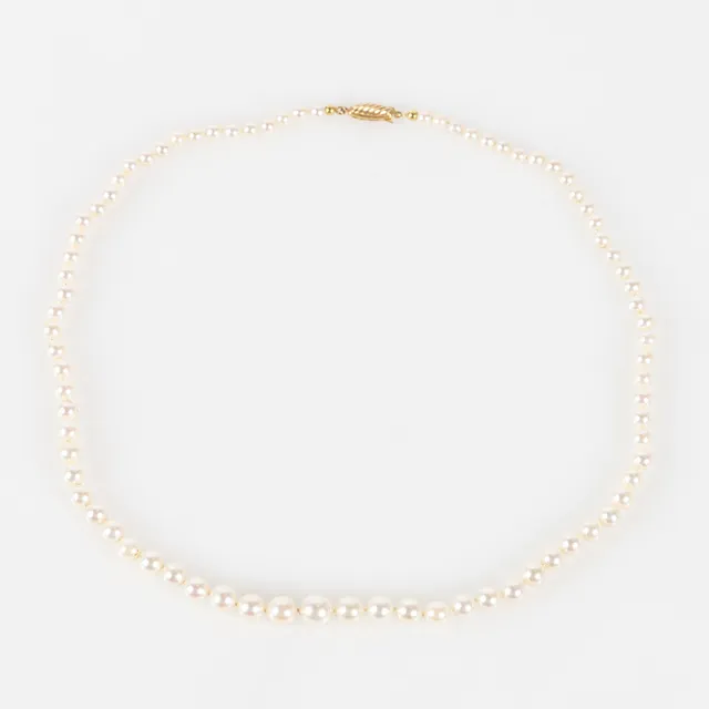 COLLIER, odlade pärlor med lås i 18K guld.