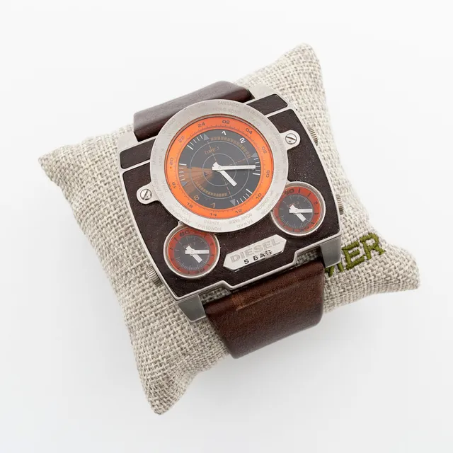 DIESEL. VINTAGE HERRENUHR "SUPER BAD ASS" KOLLEKTION.