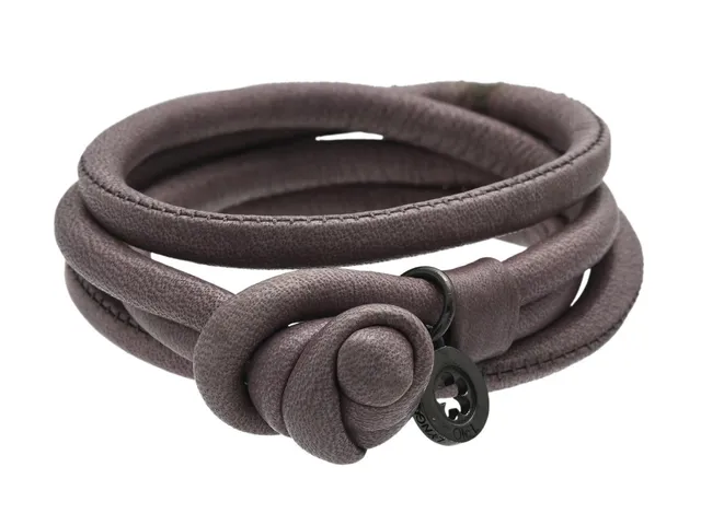 OLE LYNGGAARD, armband, lila läder, längd 36 cm.