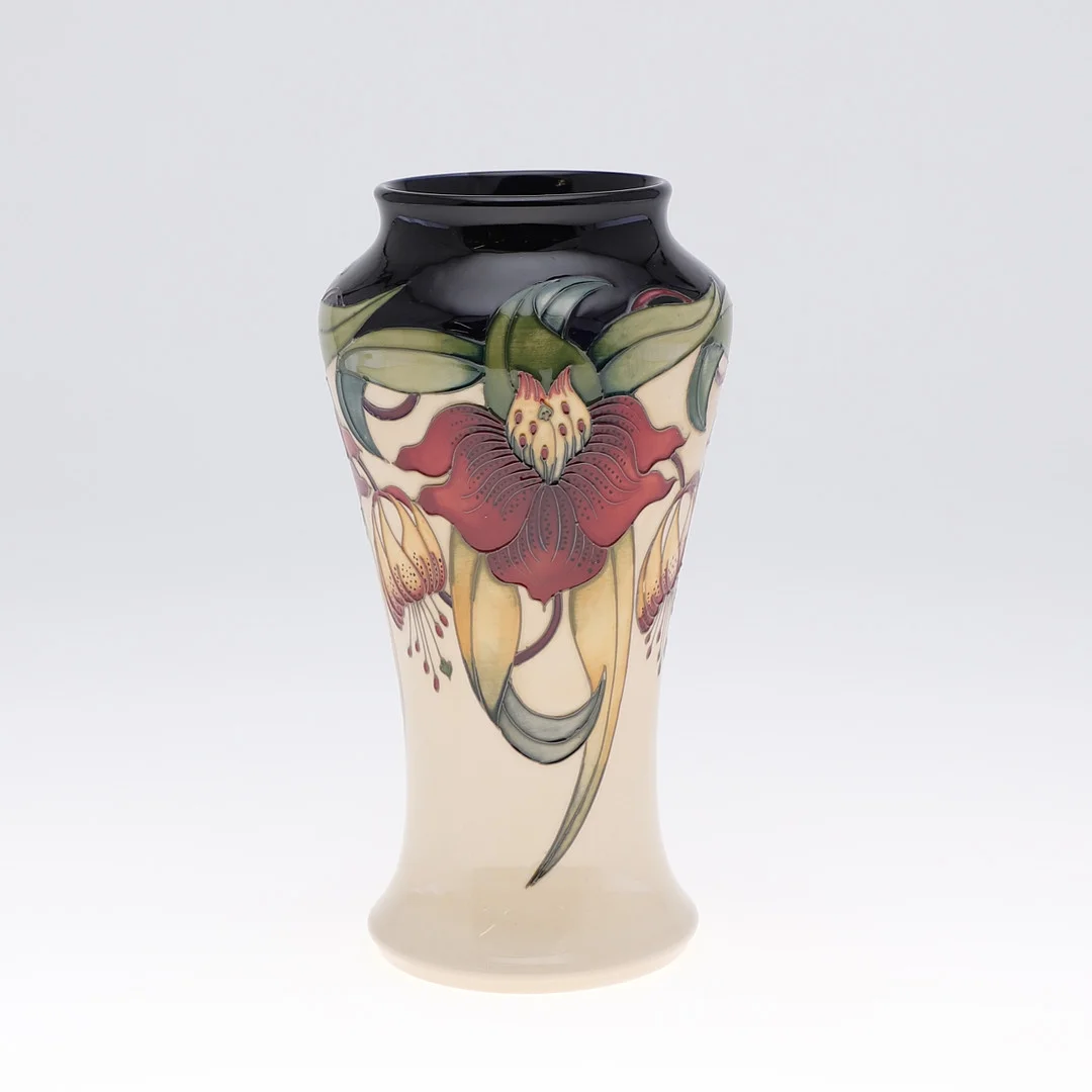 LARGE MOORCROFT TRIAL VASE - ANNA LILY. — European — Lawrences Auctioneers