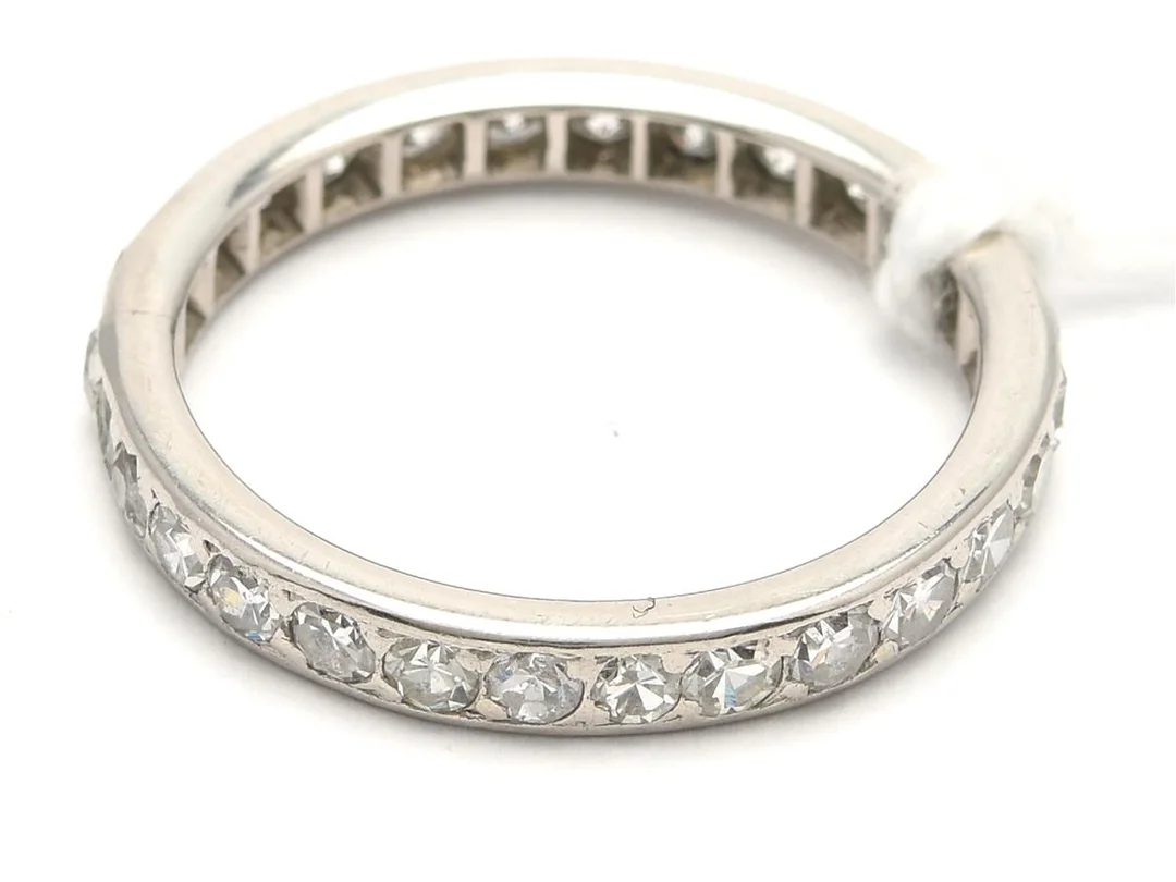 Ring Pt 3,6g Ø17¼ med diamanter åttkantslipade 28xca0,03-0,04ct, 6 dia skadade — Smycken/Ring — Kaplans