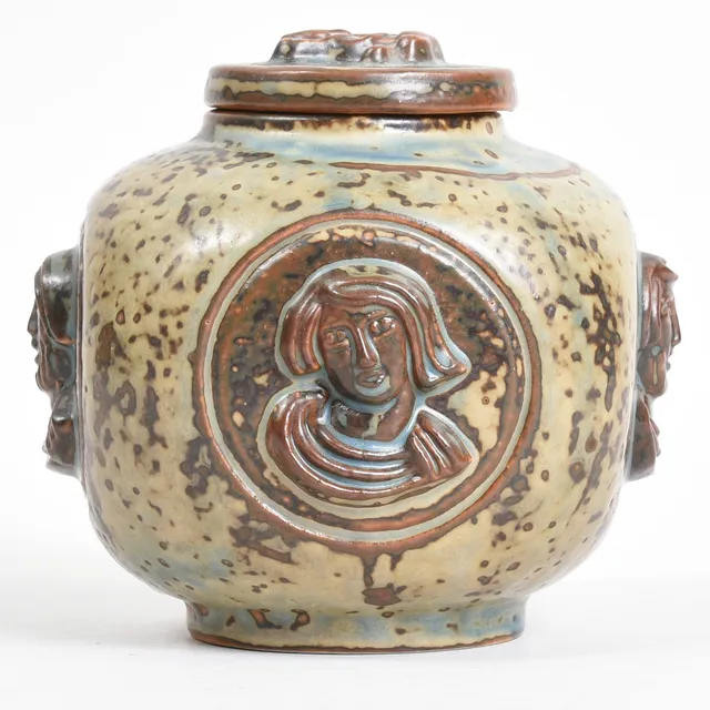 JAIS NIELSEN. Model 2798 vase af Sung-glaseret stentøj. Udsmykket med relieffer, model 2798 , Royal Copenhagen, Danmark, 1900-tallets anden halvdel.