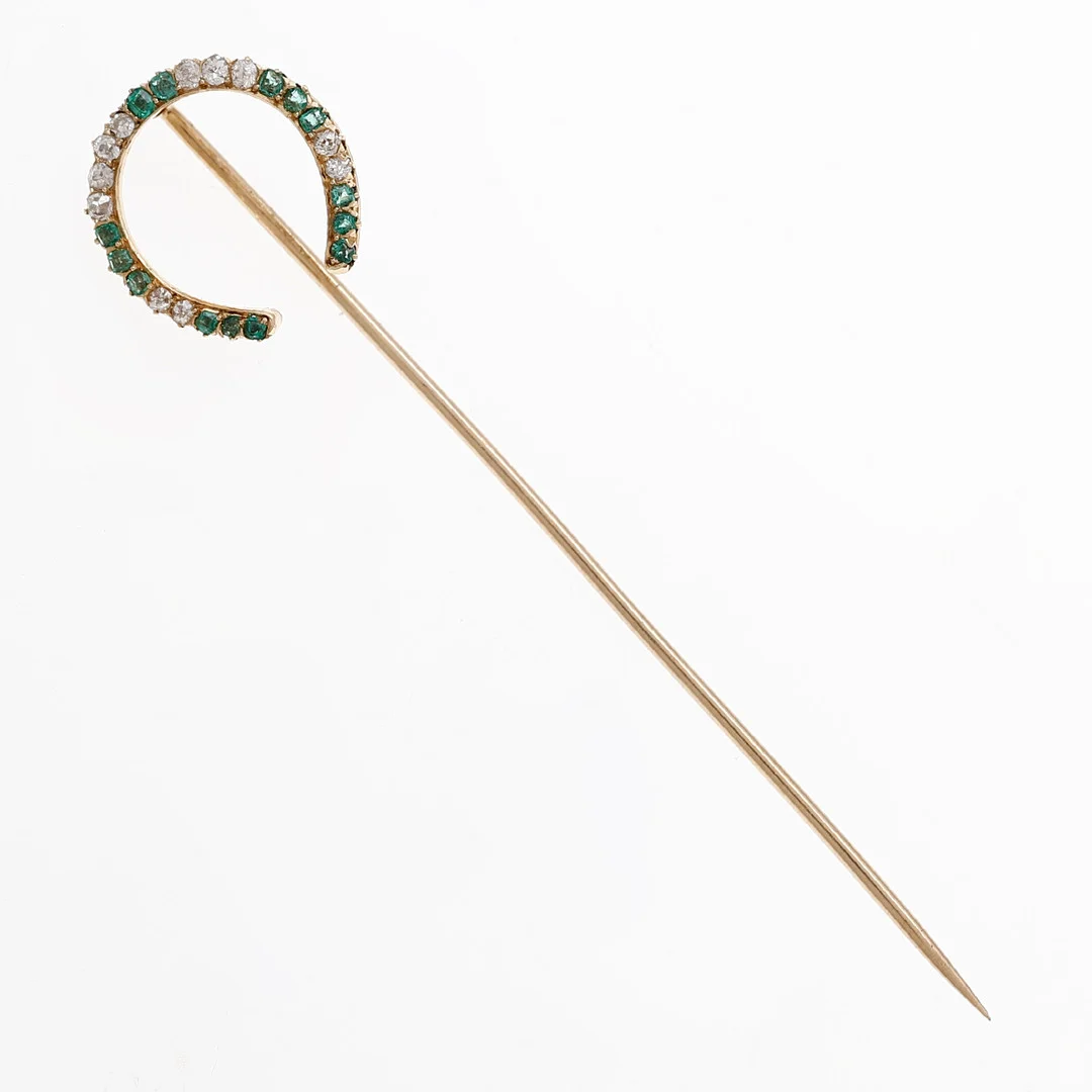 Horseshoe-shaped emeralds and diamonds tie pin, early 20th Century. — Brooches & Pendants — Balclis