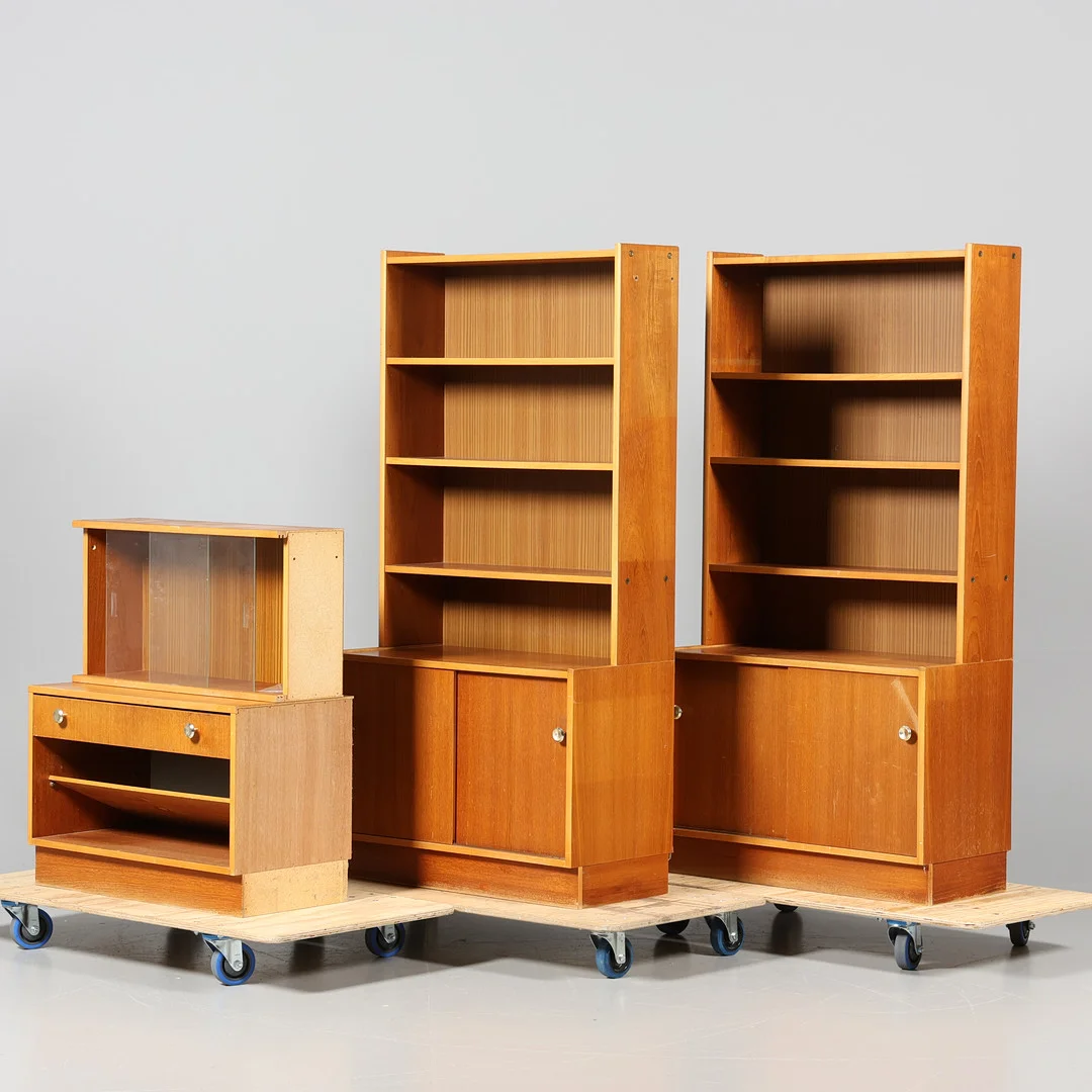 HYLLSYSYTEM, 3 sektioner, 1950/60-tal. — Cupboards, Cabinets & Shelves — Borås Auktionshall