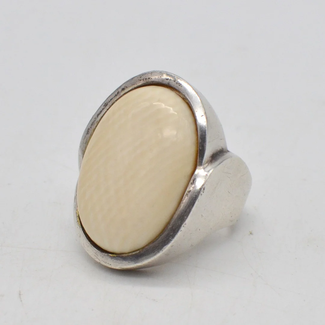 DESIGNER SILBER RING MIT BEIN CABOCHON, STERLINGSILBER, VINTAGE, GRÖSSE-NR. 14 // 54 MM. — Rings — Kunst- und Auktionshaus Kleinhenz