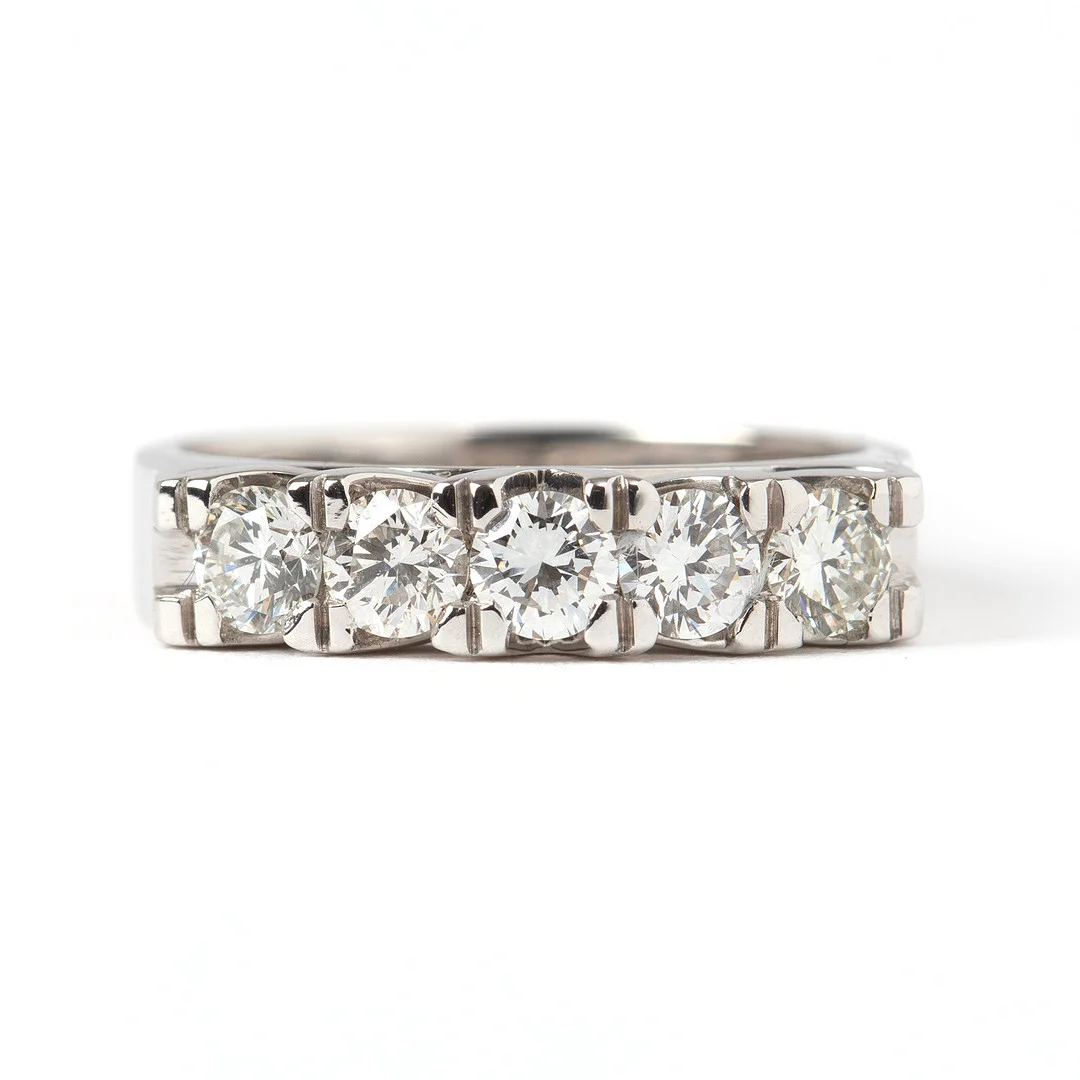 RING, 18K vitguld med diamanter. — Rings — Stockholms Auktionsverk Göteborg