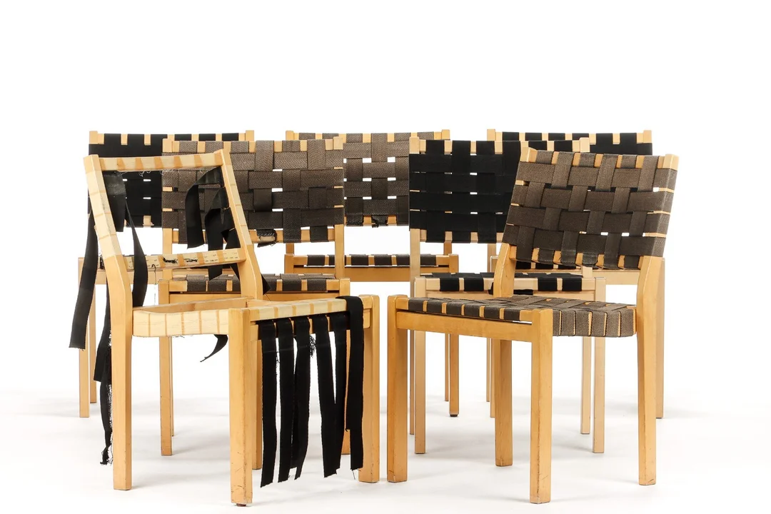 Alvar Aalto. Seven dining chairs / stacking chairs, model 611 (7) — Furniture/Chairs — Lauritz