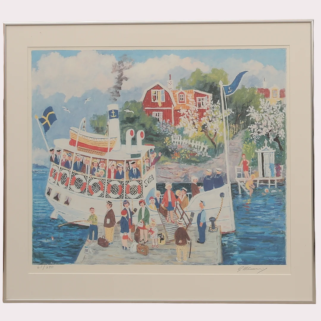 GÖSTA MÅNSSON. Färglitografi, Skärgårdsbåten Svea, numrerad, signerad, G Månsson. — Engravings & Prints — Limhamns Auktionsbyrå